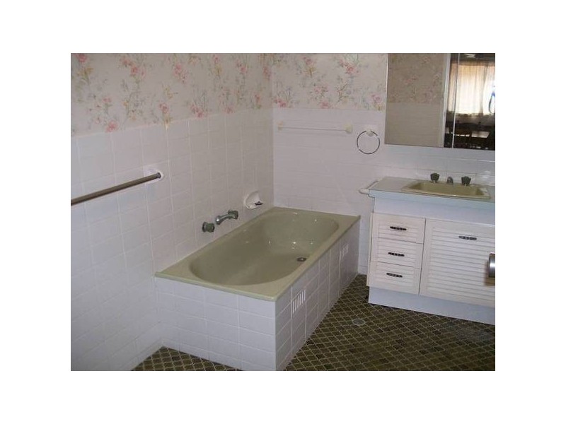 126 Caves Beach Road, Caves Beach NSW 2281