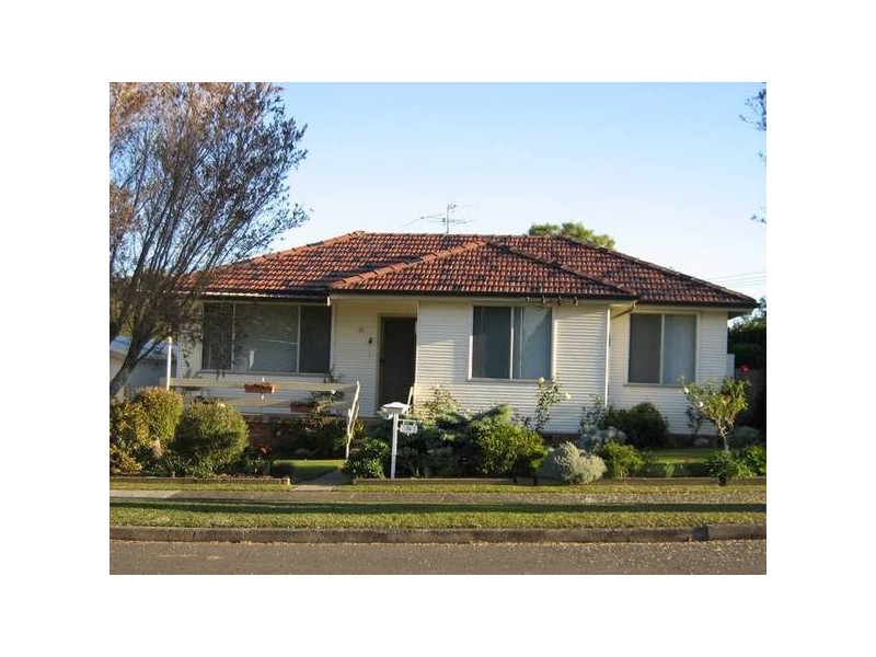 15 Long Crescent, Shortland NSW 2307