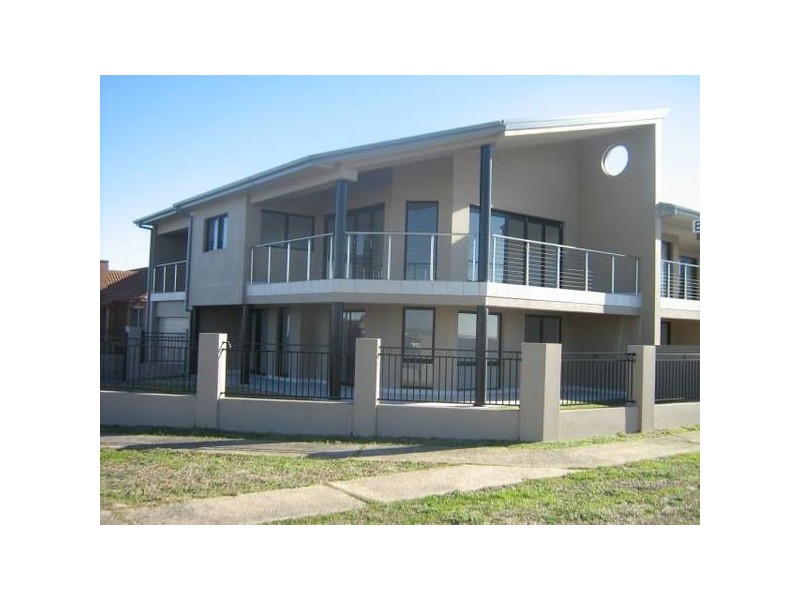10 Booth Street, Stockton NSW 2295