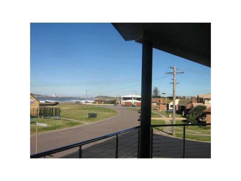 10 Booth Street, Stockton NSW 2295