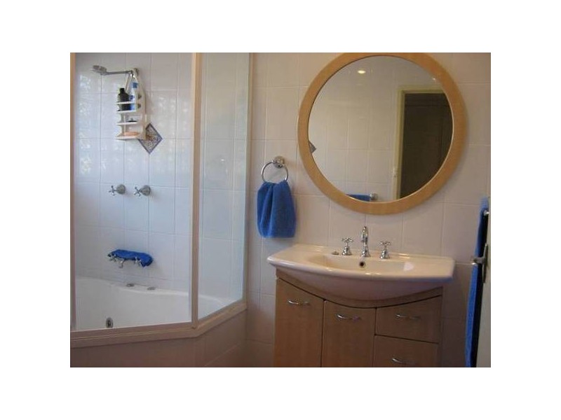 25 Carlisle Row, Fishing Point NSW 2283