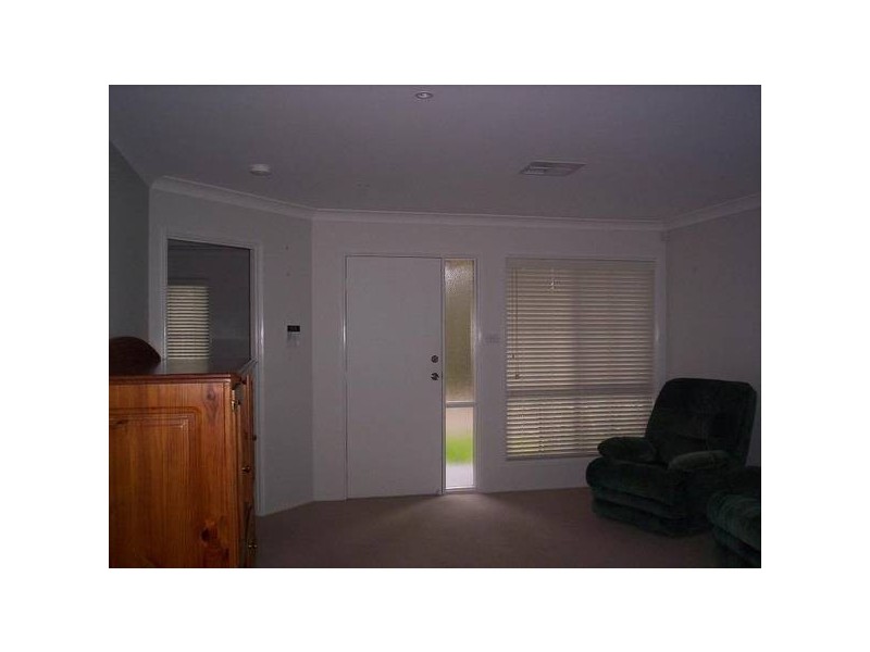 4 Churnwood Drive, Fletcher NSW 2287