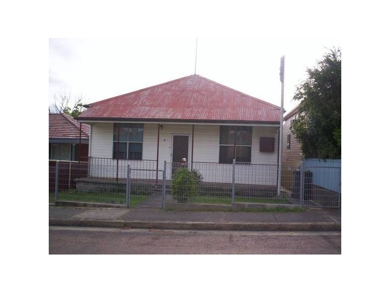 8 Kerr St, Mayfield NSW 2304