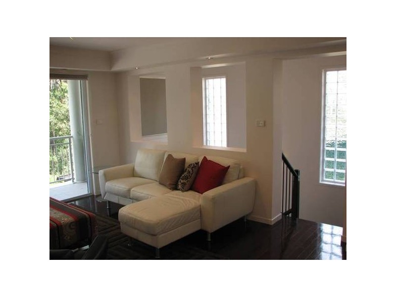 2/1 Featherwood Way, Fletcher NSW 2287