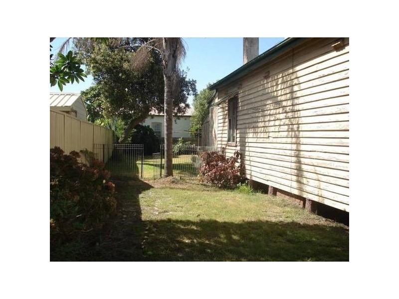 11 Albion Street, Mayfield NSW 2304