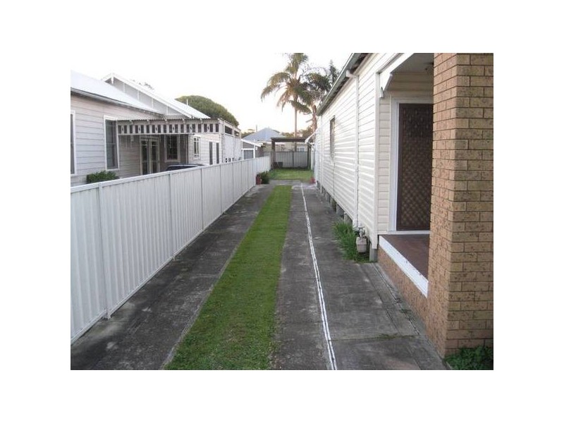 24 Darling Street, Hamilton South NSW 2303