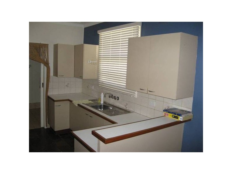 10 Gladgunson Drive, Eleebana NSW 2282