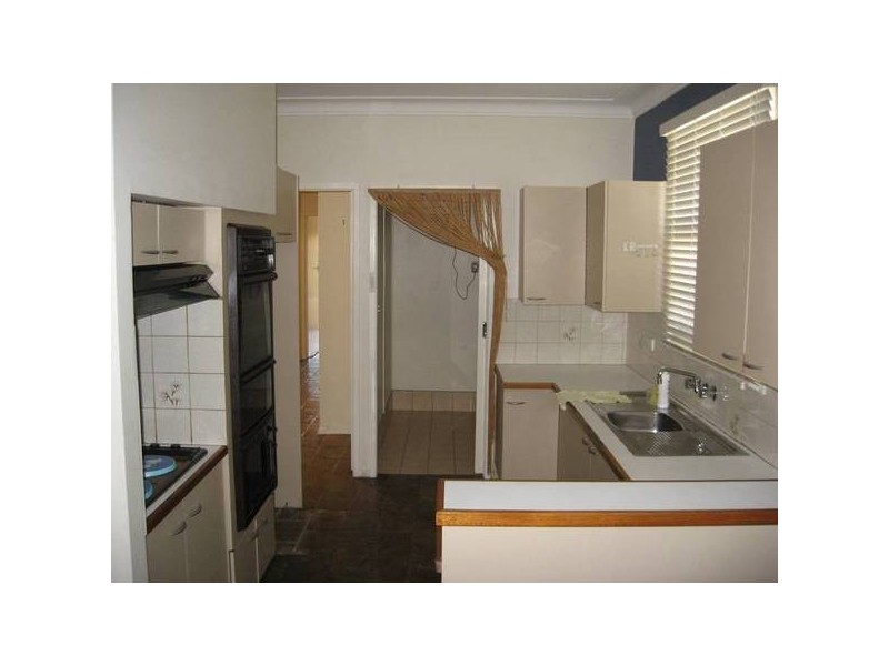 10 Gladgunson Drive, Eleebana NSW 2282