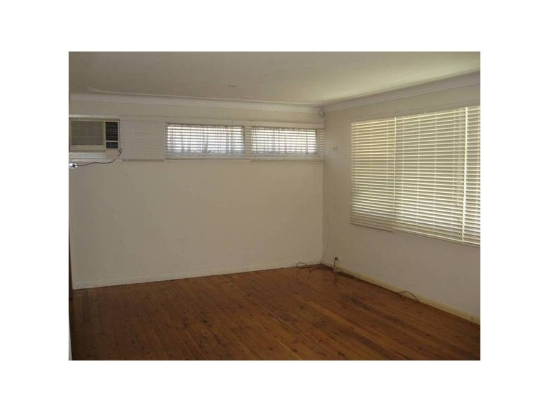 10 Gladgunson Drive, Eleebana NSW 2282