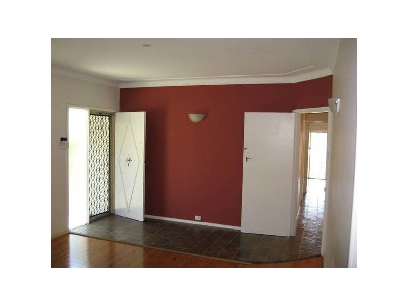 10 Gladgunson Drive, Eleebana NSW 2282