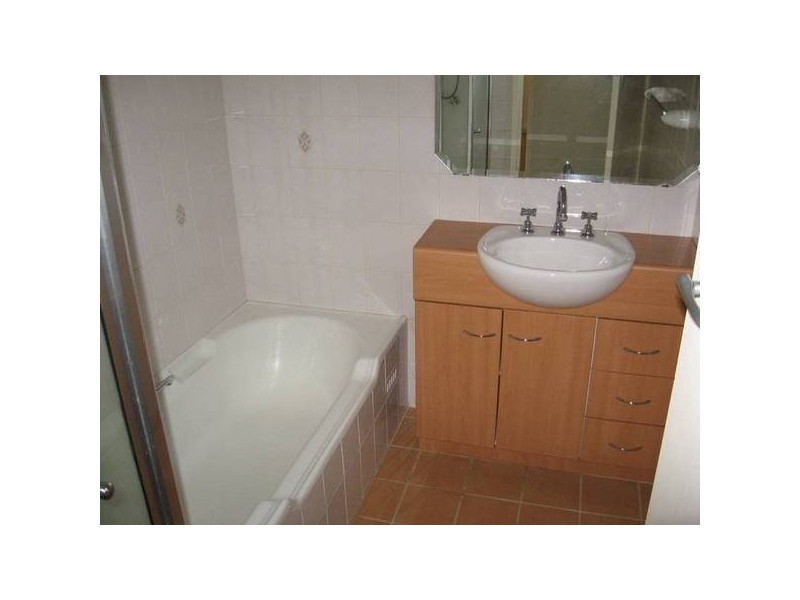 10 Gladgunson Drive, Eleebana NSW 2282