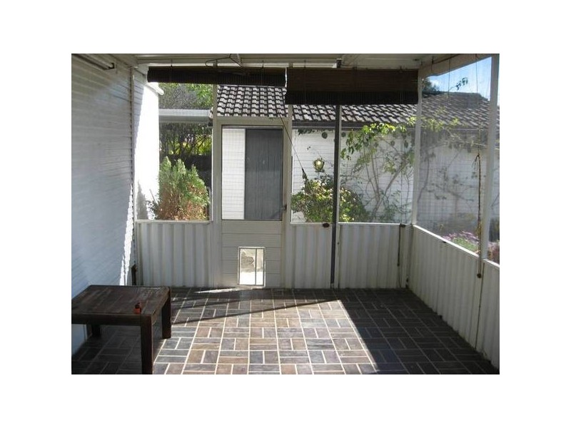 10 Gladgunson Drive, Eleebana NSW 2282