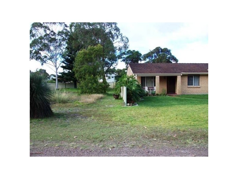 17a Lloyd George Grove, Tanilba Bay NSW 2319