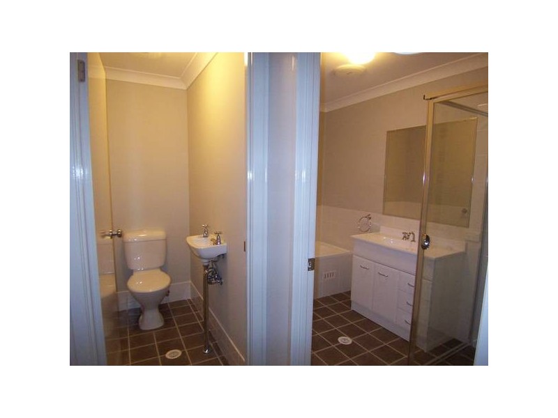 1&2/50 Birch Grove, Aberglasslyn NSW 2320