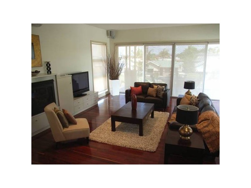 22 Swan Street, Marks Point NSW 2280