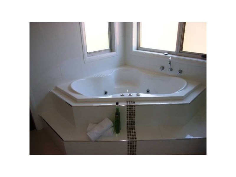 22 Swan Street, Marks Point NSW 2280