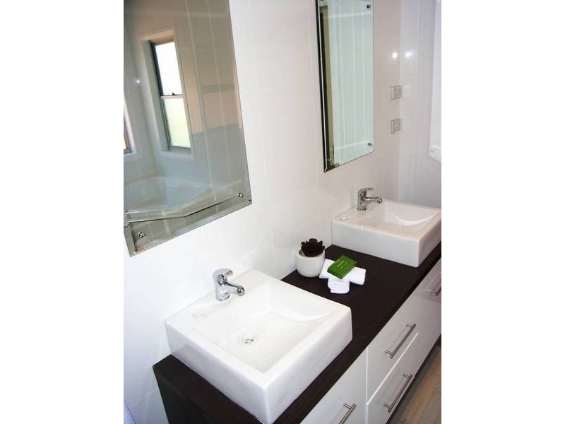 22 Swan Street, Marks Point NSW 2280