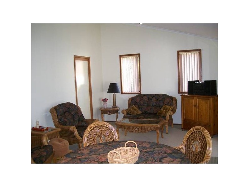 16 Trafalgar Crescent, Valentine NSW 2280