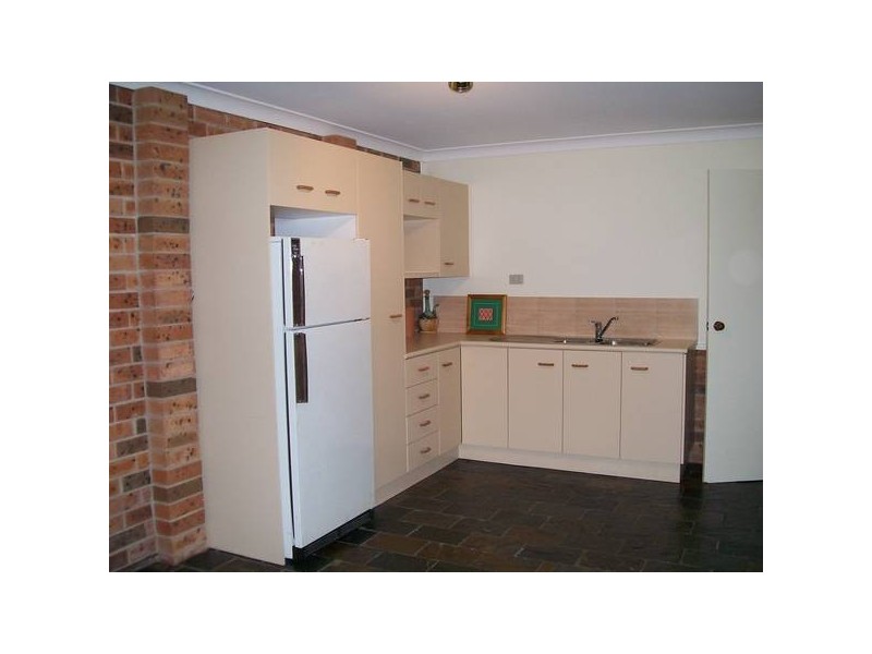 16 Trafalgar Crescent, Valentine NSW 2280