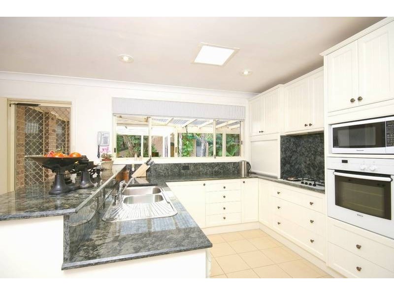 18 Deakin Place, West Pennant Hills NSW 2125