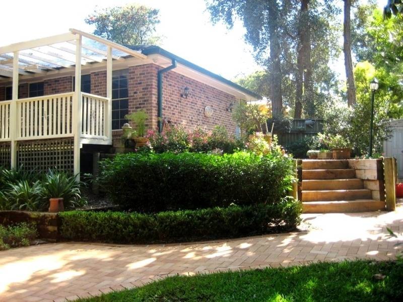 18 Deakin Place, West Pennant Hills NSW 2125