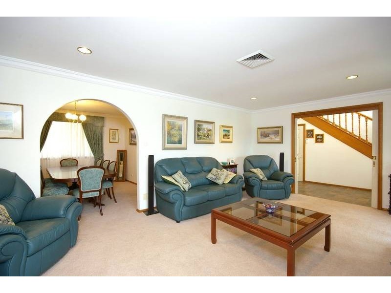 2 Candlebush Crescent, Castle Hill NSW 2154