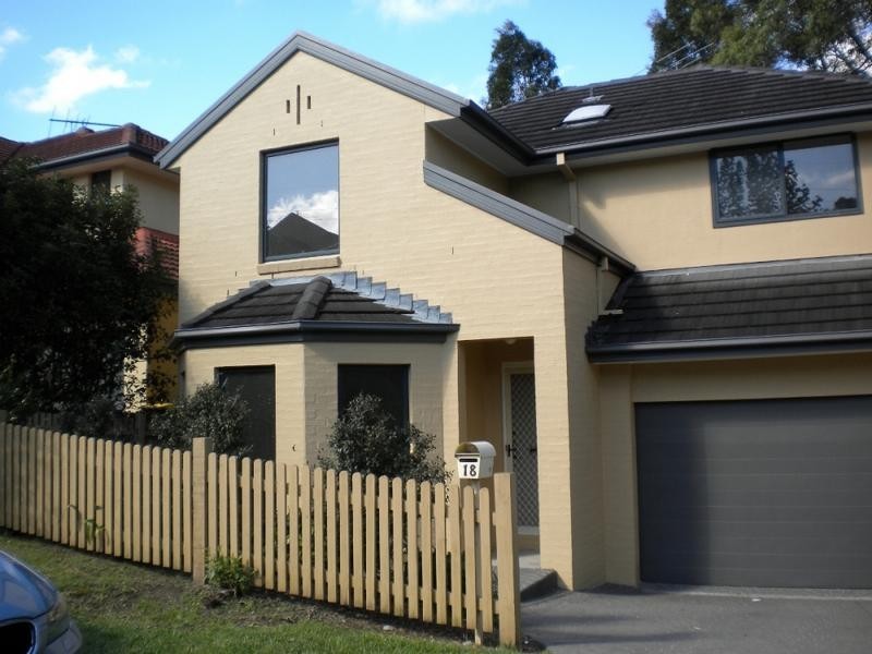 18 Peartree Circuit, West Pennant Hills NSW 2125