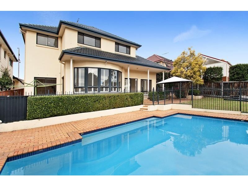 6 Brookpine Place, West Pennant Hills NSW 2125