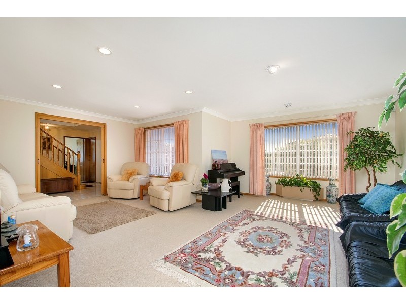 2 Erlestoke Place, Castle Hill NSW 2154