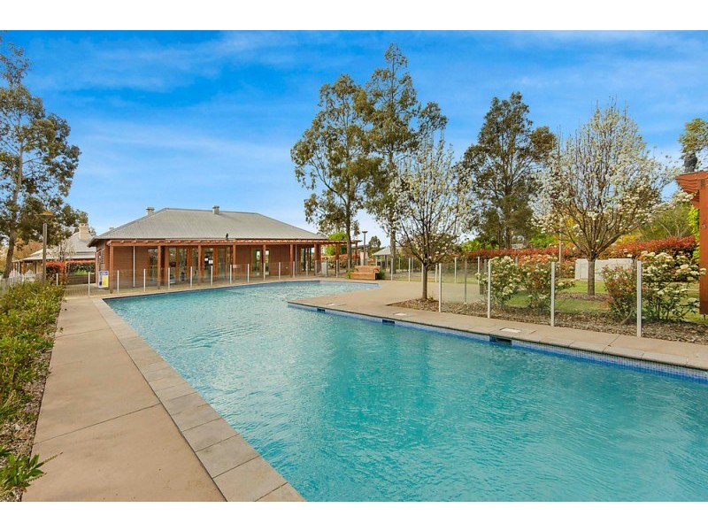 60 Bridgewood Drive, Beaumont Hills NSW 2155