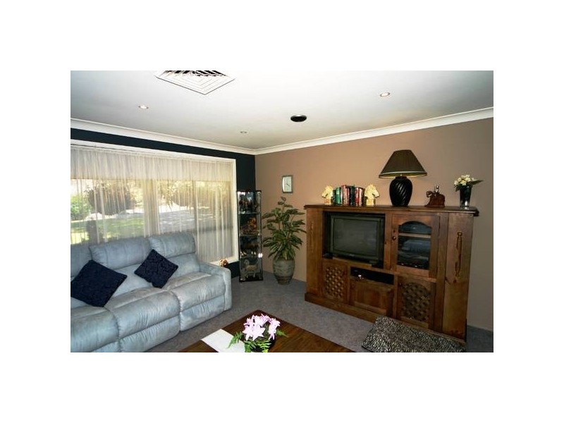 2 Nicholson Crescent, Kings Langley NSW 2147
