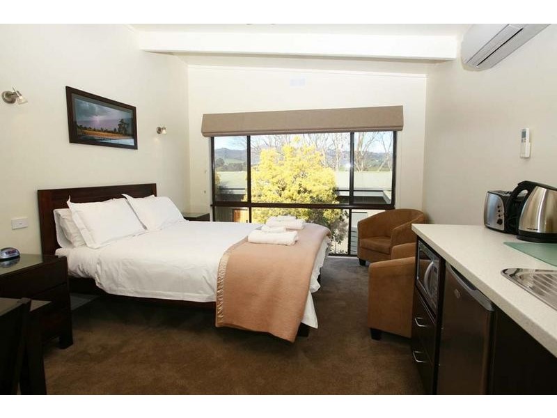 Oak/4 Omega St, Merrijig VIC 3723