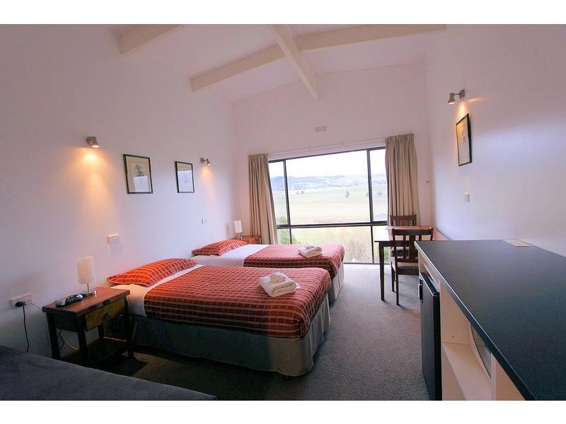 9 and 10/4 Omega st, Merrijig VIC 3723