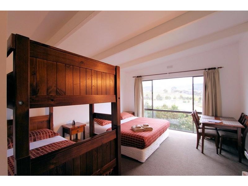 9 and 10/4 Omega st, Merrijig VIC 3723