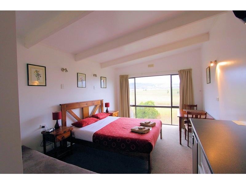 9 and 10/4 Omega st, Merrijig VIC 3723