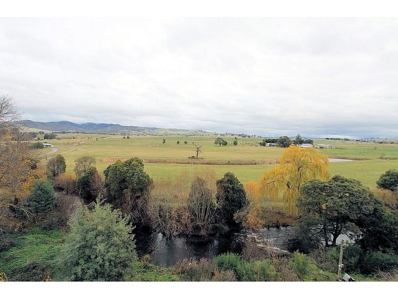 9 and 10/4 Omega st, Merrijig VIC 3723