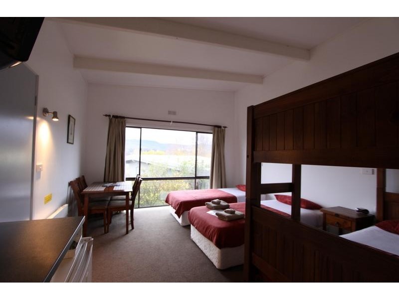9 and 10/4 Omega st, Merrijig VIC 3723
