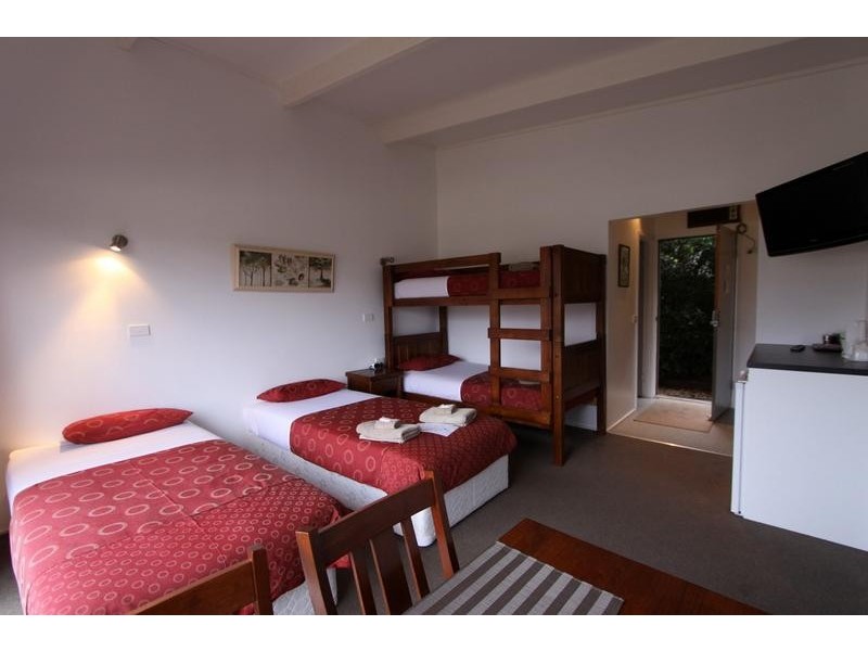 9 and 10/4 Omega st, Merrijig VIC 3723