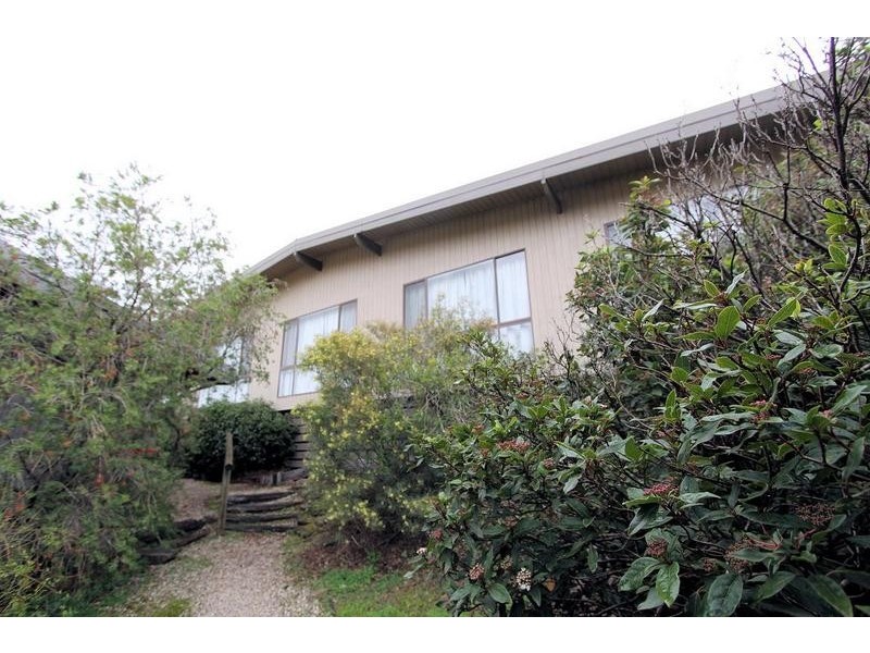 9 and 10/4 Omega st, Merrijig VIC 3723