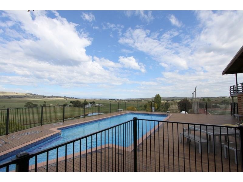 9 and 10/4 Omega st, Merrijig VIC 3723