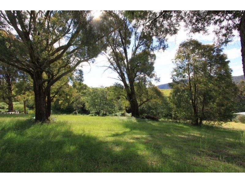 5 and 6 Meadow View Crt, Merrijig VIC 3723