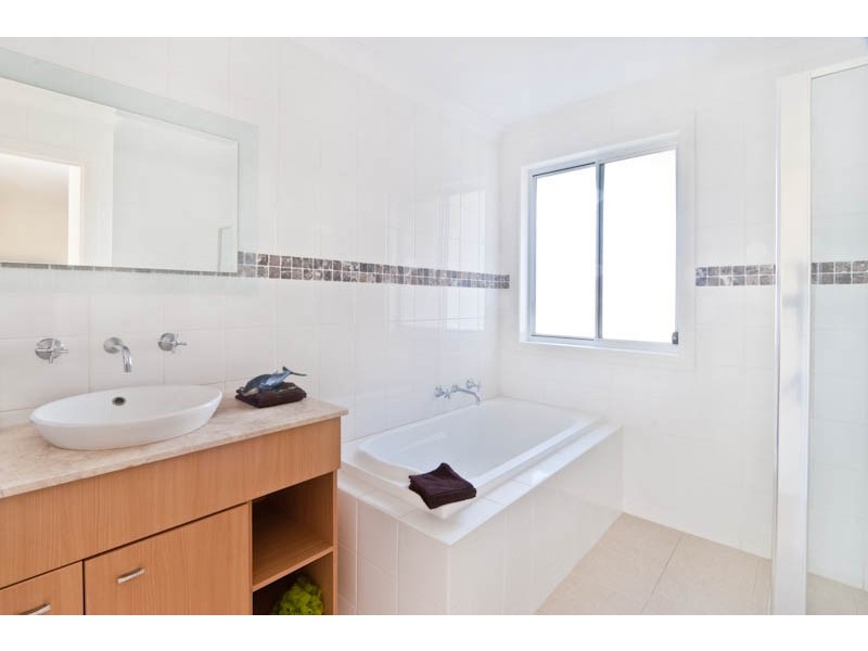 8B Vineyard St, Mona Vale NSW 2103