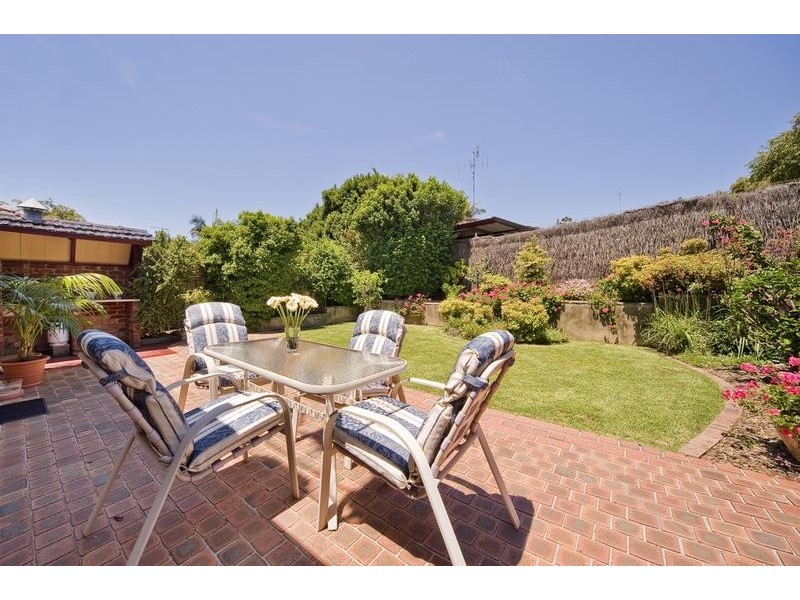 19 Vineyard St aka 1 Lexia Close, Mona Vale NSW 2103