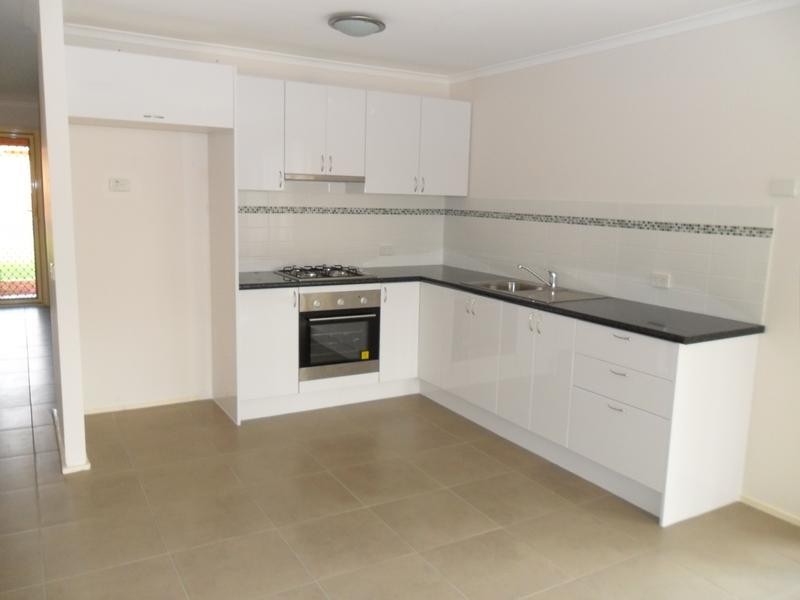 2/8 Hillcrest Road, Quakers Hill NSW 2763