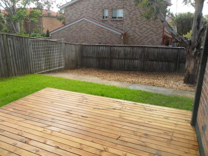 2/8 Hillcrest Road, Quakers Hill NSW 2763