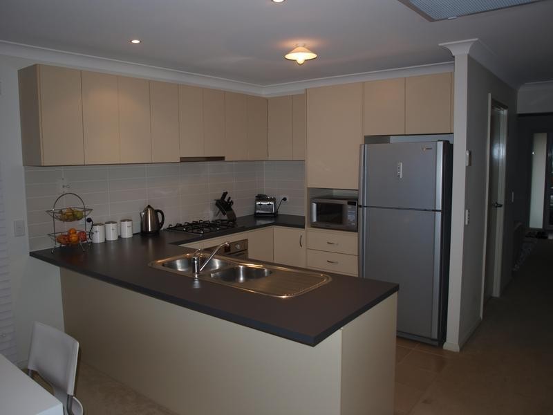 33 ASHTEADE PDE, Stanhope Gardens NSW 2768