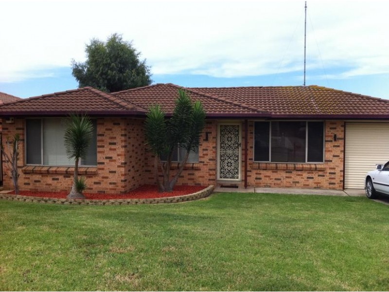 33 Raupach st, Dean Park NSW 2761