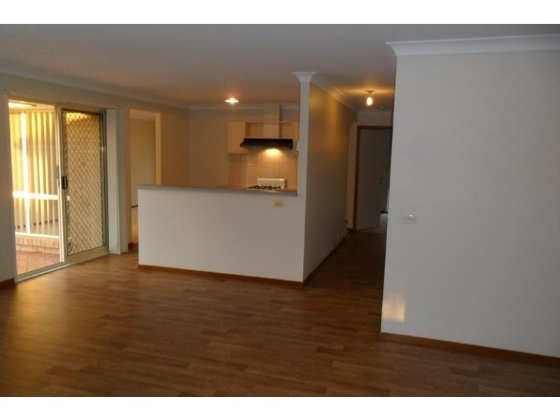 8 Foxwood St, Quakers Hill NSW 2763