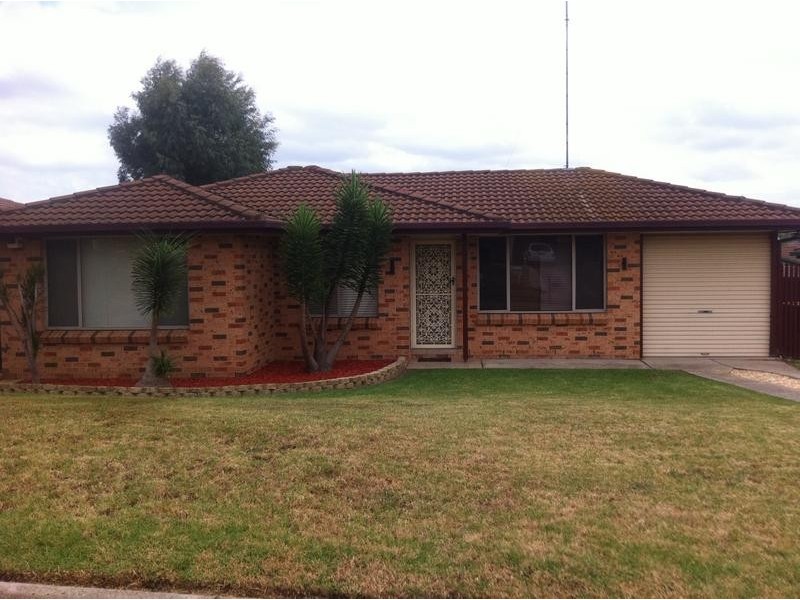 33 Raupach st, Dean Park NSW 2761