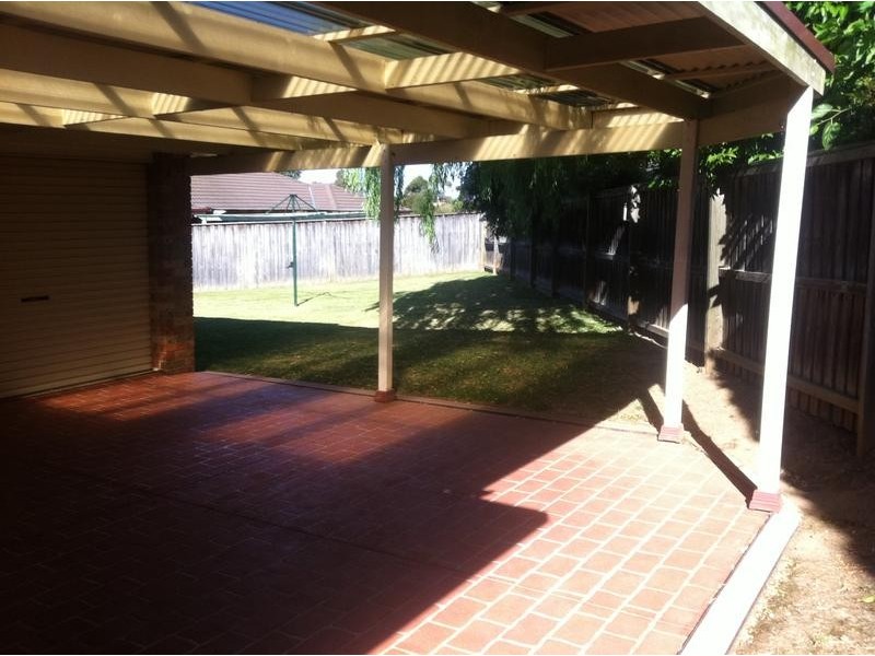 6 Benbow Close, Stanhope Gardens NSW 2768